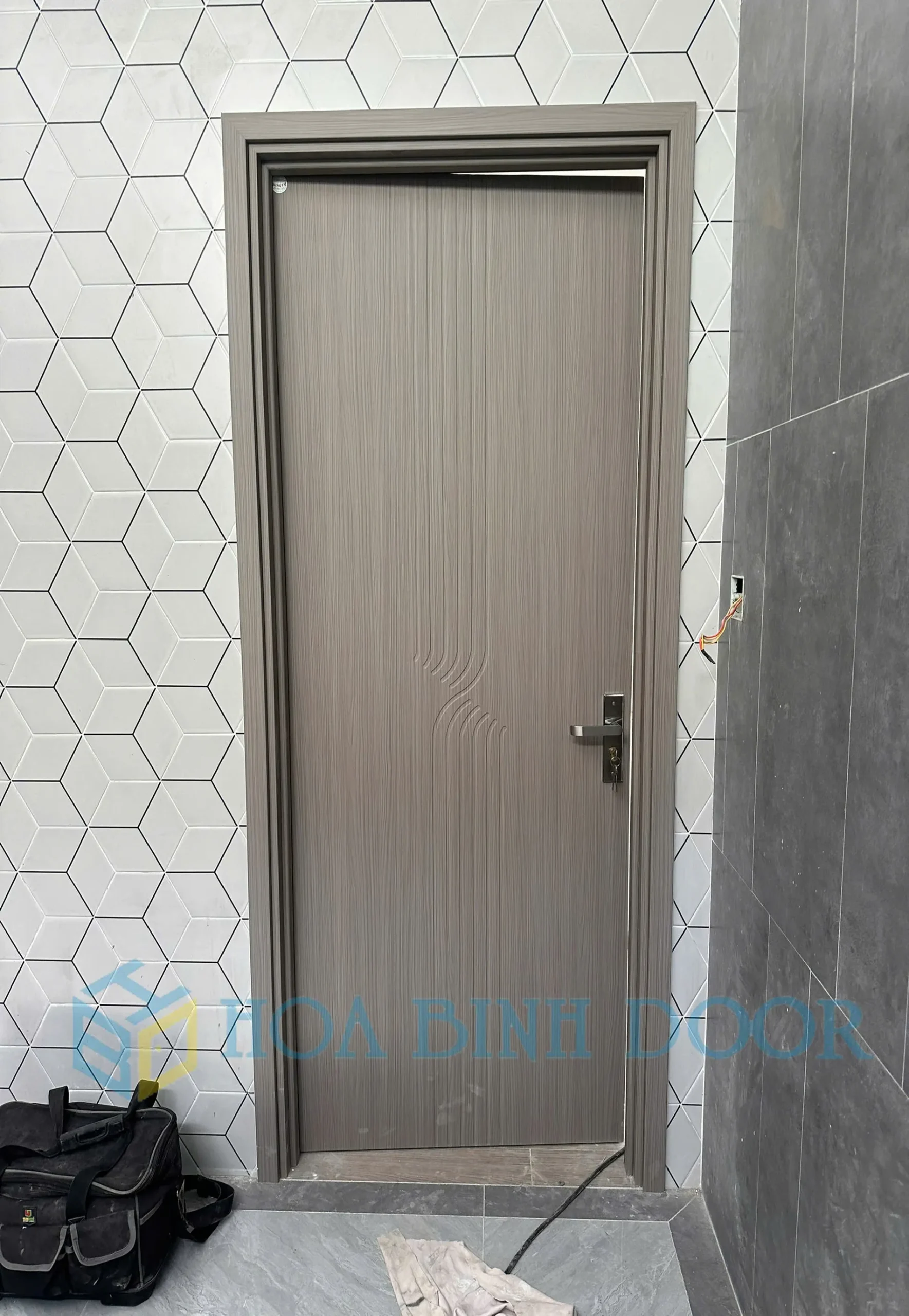 CỬA NHỰA COMPOSITE TẠI BÌNH TÂN - MẪU CỬA ĐẸP
