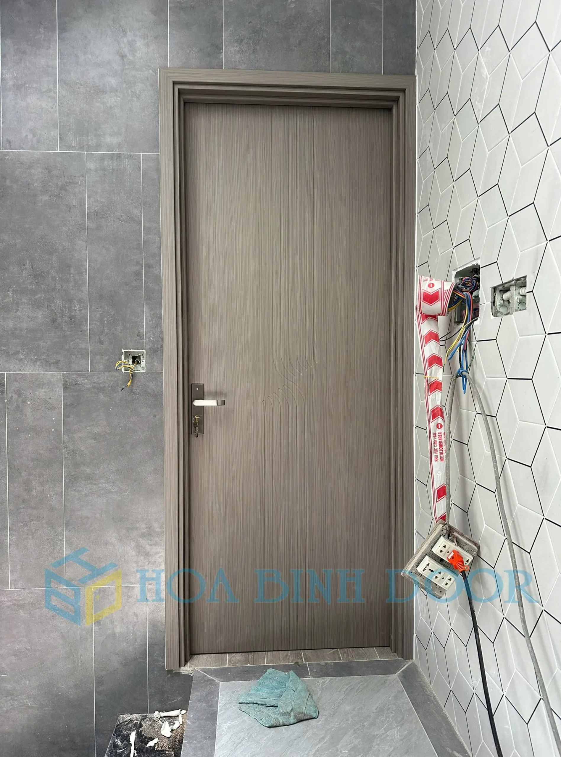 CỬA NHỰA COMPOSITE TẠI BÌNH TÂN - MẪU CỬA ĐẸP