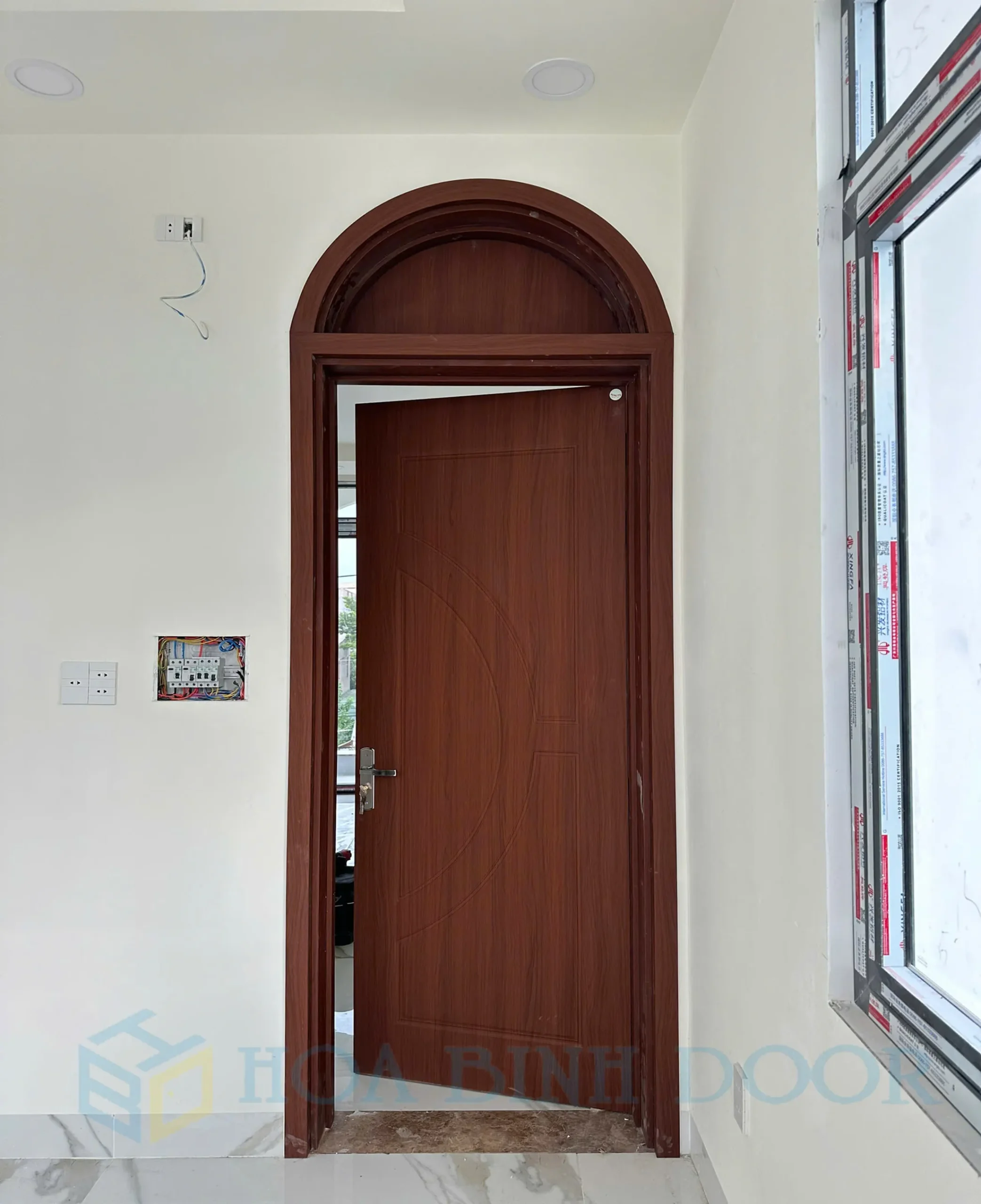 CỬA VÒM NHỰA COMPOSITE TẠI LONG THÀNH - MẪU CỬA ĐA DẠNG